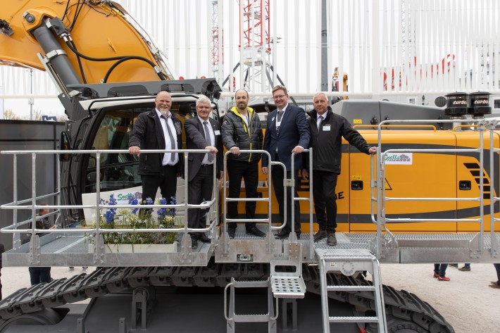 Liebherr-Raupenbagger R 980 SME fliegt nach Schweden